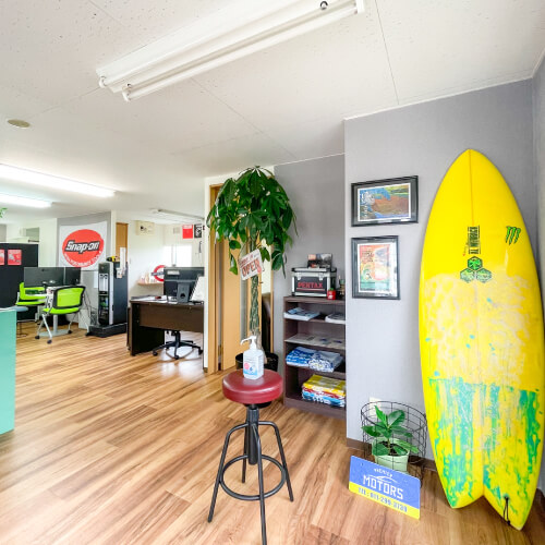 プレミアモータースの店内